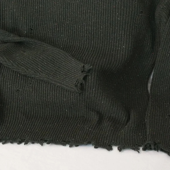 👀NWT! Distressed sweater, tagged as M but more like L/XL. Dark green.See pics. - Picture 4 of 13